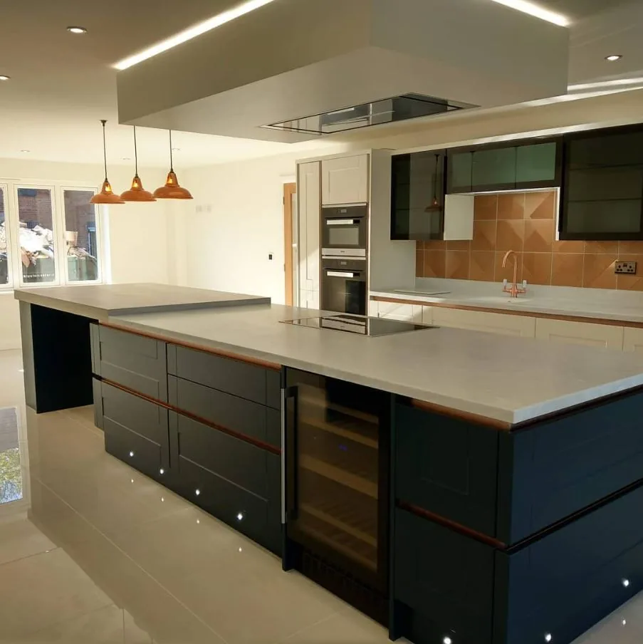 Iluminación LED instalada en una cocina por Power Serg
